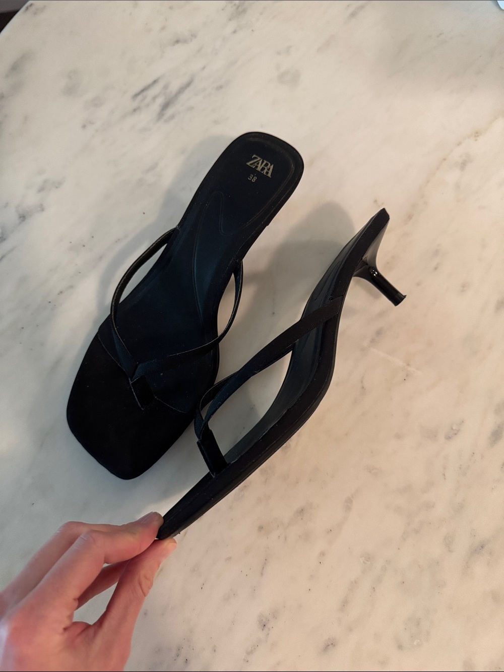 Zara Black Square-Toe Minimal Thong Kitten Heel Sandals - Picture 4 of 6